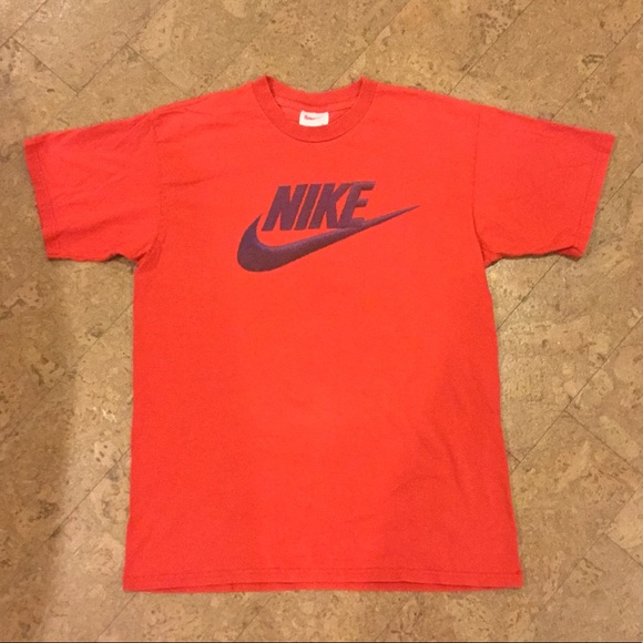 nike swoosh t shirt red